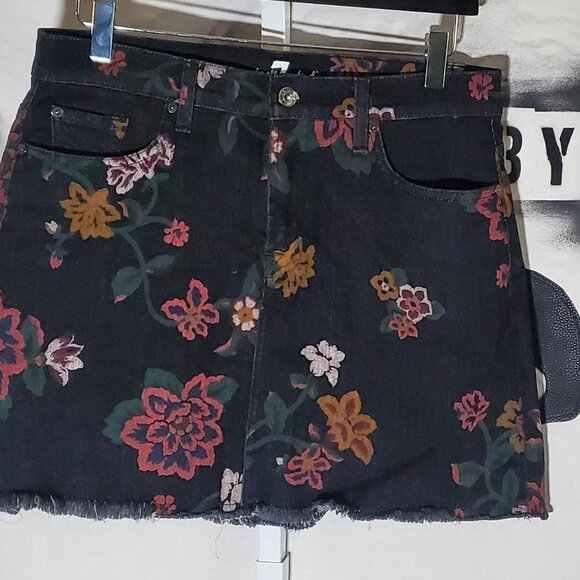 7 For All Mankind Black Denim Floral Mini Skirt sz 28w - Picture 2 of 16